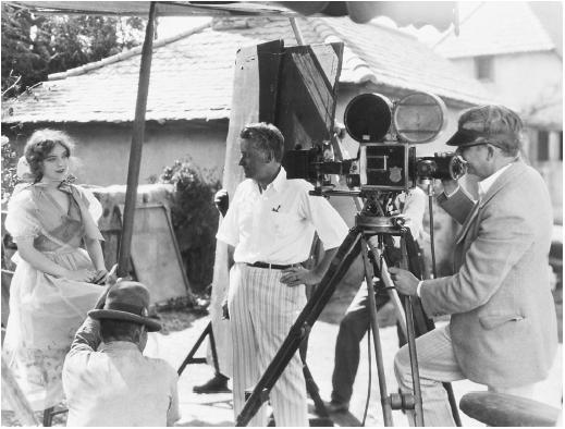 Fred Niblo (center) with Lillian Gish on the set of The Enemy