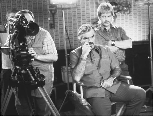 Burt Reynolds (center) with William H. Macy in Boogie Nights